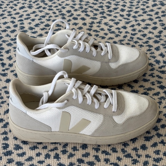 Veja Women’s V10 Beige and White Sneakers - Picture 2 of 6